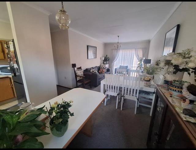 2 BEDROOM APARTMENT FOR SALE IN LYNNWOOD